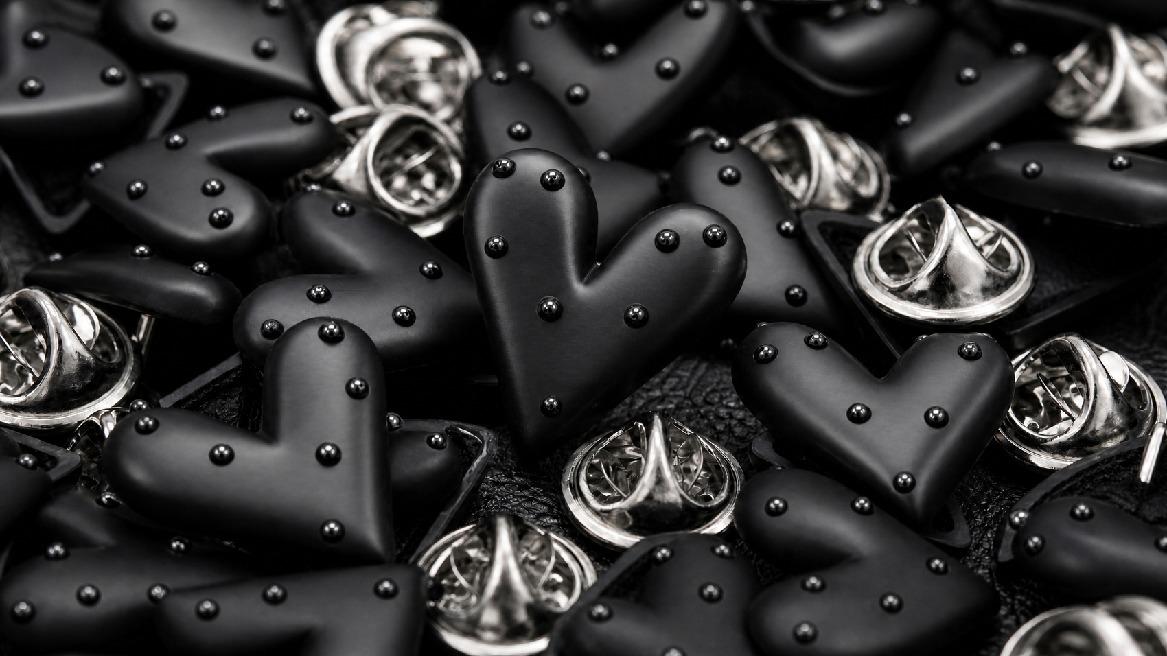 THOUSAND HEARTS - Black/Black (limited edition)